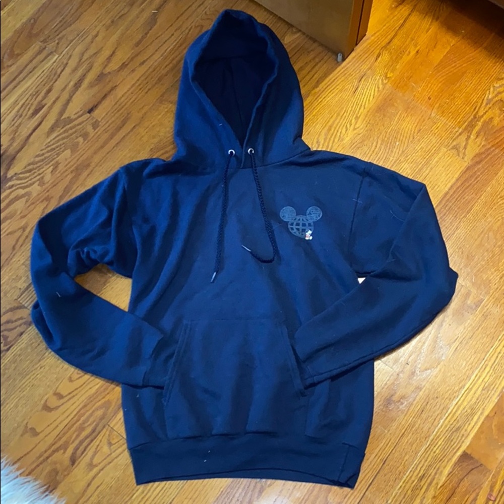 DISNEY SWEATSHIRT NWOT